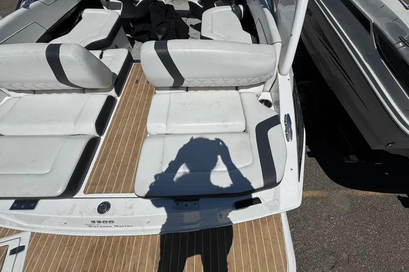 Slide: The Image of Regal 2300 BOW RIDER 2018 - 7