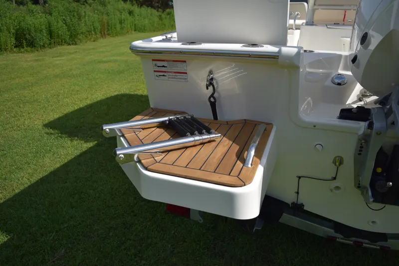 Slide: The Image of Boston Whaler 210 Montauk 2026 - 3