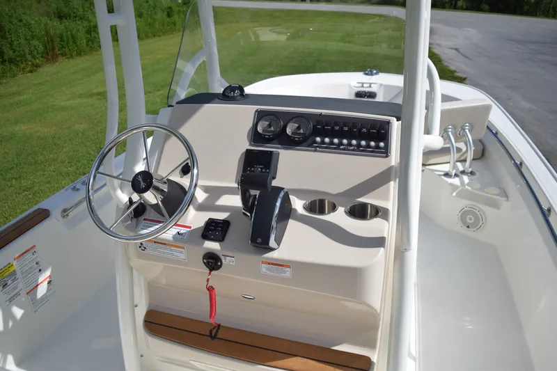 Slide: The Image of Boston Whaler 210 Montauk 2026 - 7