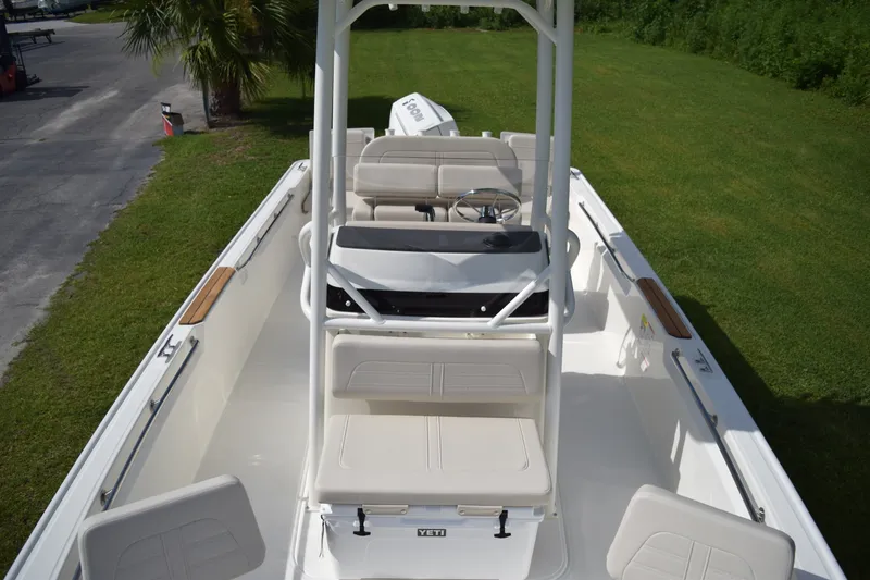Slide: The Image of Boston Whaler 210 Montauk 2026 - 13