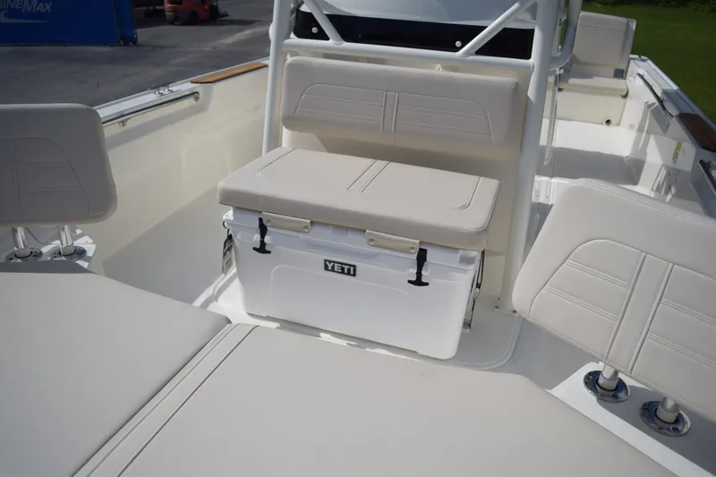 Slide: The Image of Boston Whaler 210 Montauk 2026 - 14