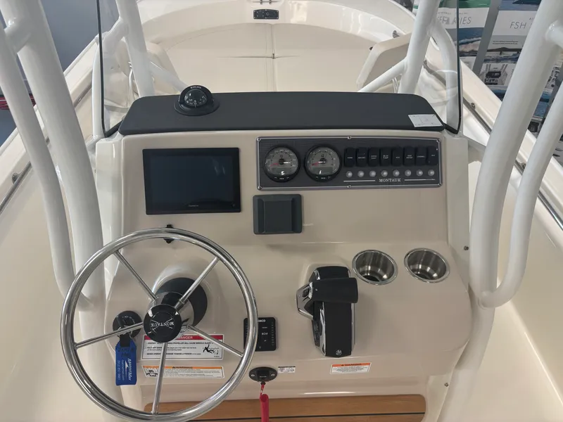 Slide: The Image of Boston Whaler 210 Montauk 2026 - 7