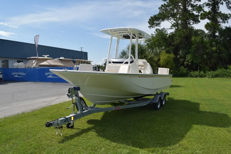 Slide: The Image of Boston Whaler 210 Montauk 2026 - 18