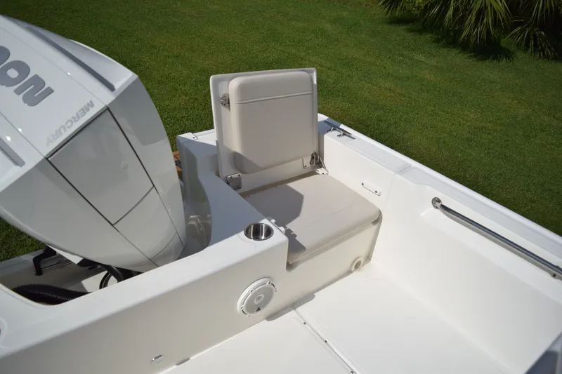 Slide: The Image of Boston Whaler 210 Montauk 2026 - 4