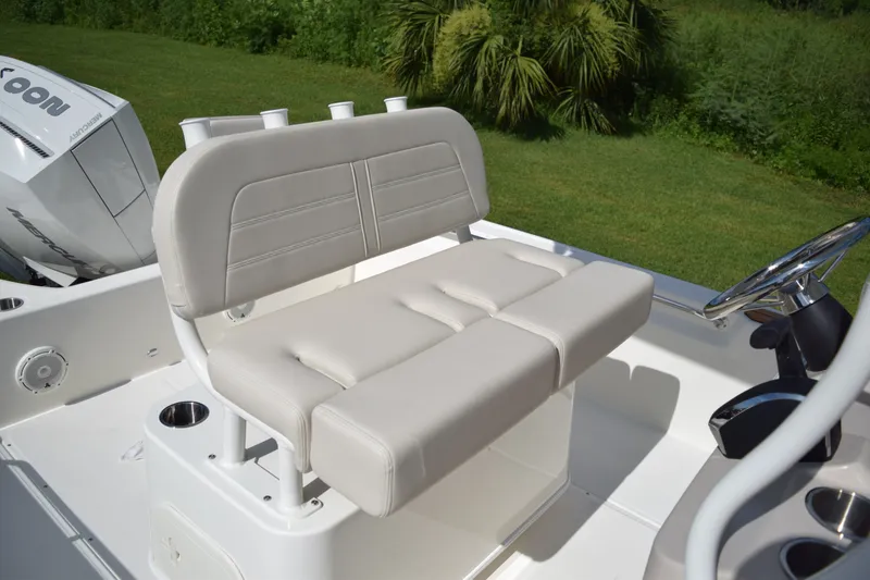Slide: The Image of Boston Whaler 210 Montauk 2026 - 9