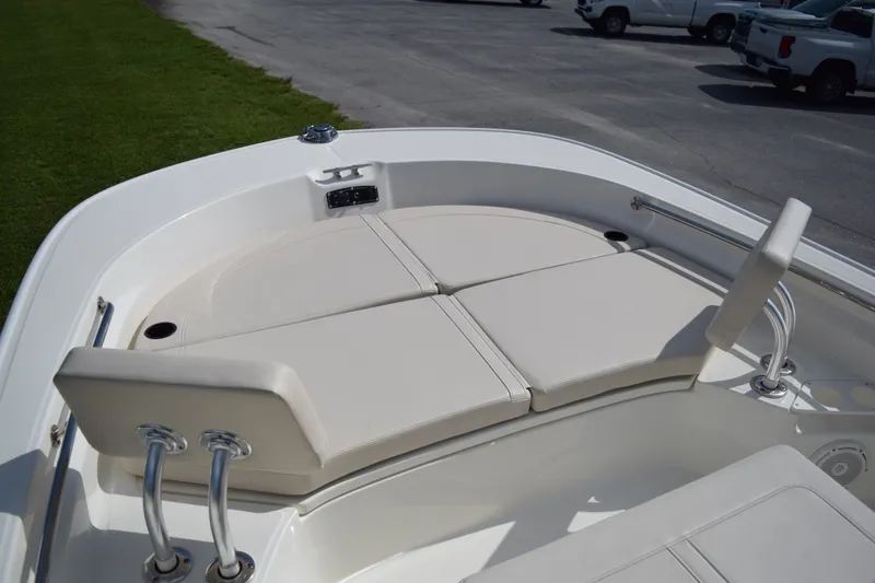 Slide: The Image of Boston Whaler 210 Montauk 2026 - 16