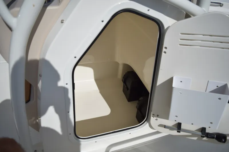 Slide: The Image of Boston Whaler 210 Montauk 2026 - 12