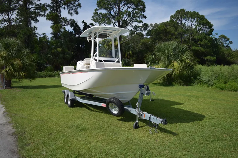 Slide: The Image of Boston Whaler 210 Montauk 2026 - 17