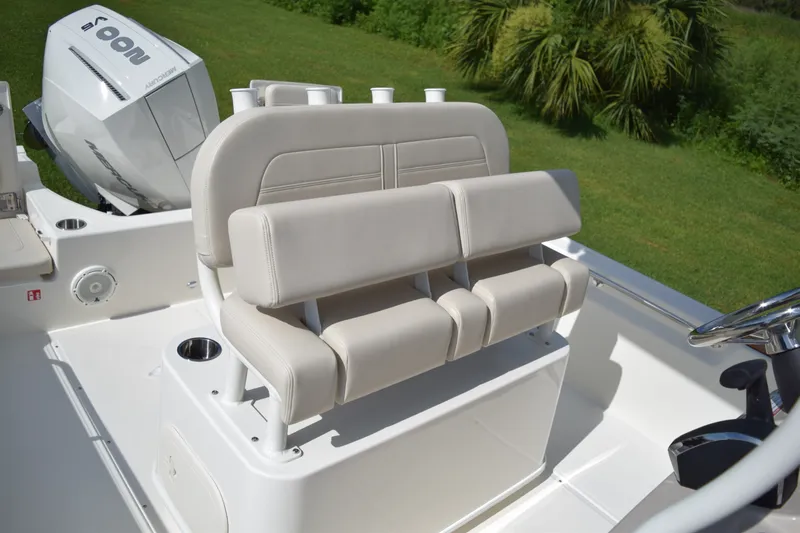 Slide: The Image of Boston Whaler 210 Montauk 2026 - 8