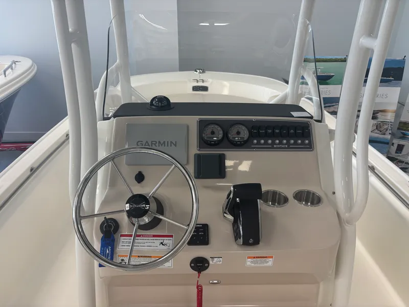 Slide: The Image of Boston Whaler 210 Montauk 2026 - 8