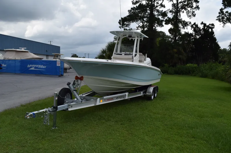 Slide: The Image of Boston Whaler 250 Dauntless 2026 - 20