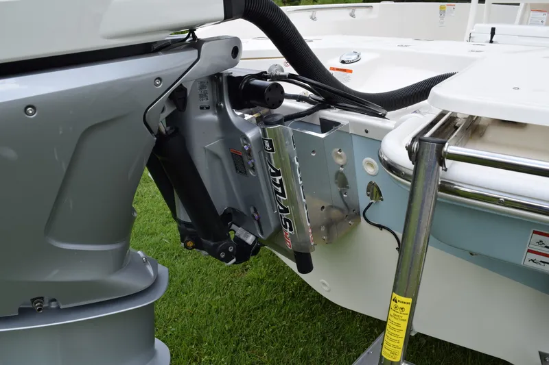 Slide: The Image of Boston Whaler 250 Dauntless 2026 - 3