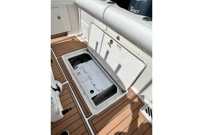 Slide: The Image of Sailfish 3180 CC 2012 - 15