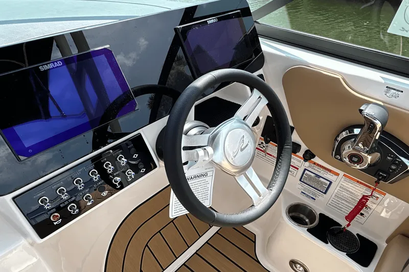 Slide: The Image of Sea Ray SDX 270 Outboard 2025 - 10