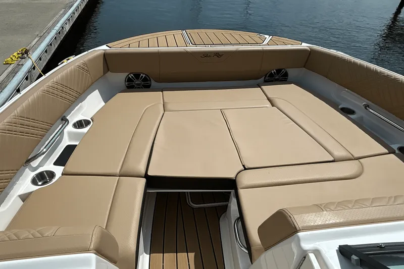 Slide: The Image of Sea Ray SDX 270 Outboard 2025 - 13