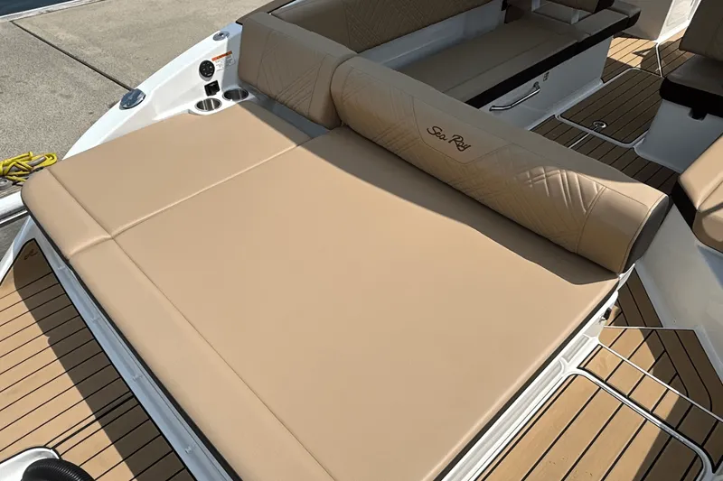 Slide: The Image of Sea Ray SDX 270 Outboard 2025 - 3