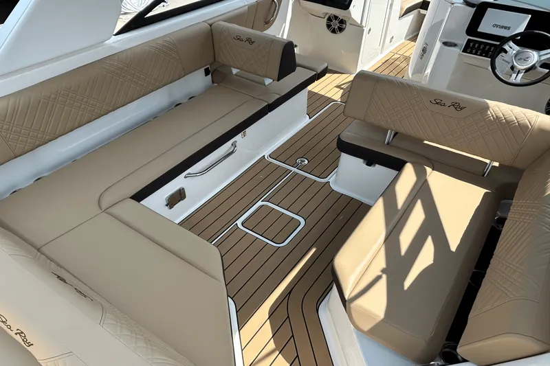 Slide: The Image of Sea Ray SDX 270 Outboard 2025 - 4