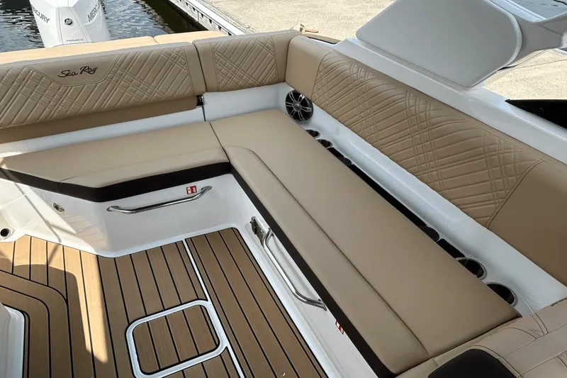 Slide: The Image of Sea Ray SDX 270 Outboard 2025 - 5