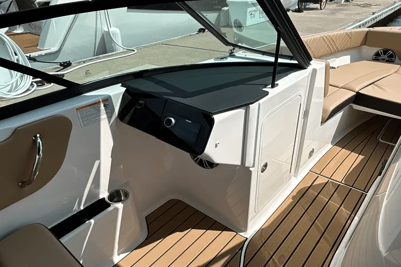 Slide: The Image of Sea Ray SDX 270 Outboard 2025 - 8