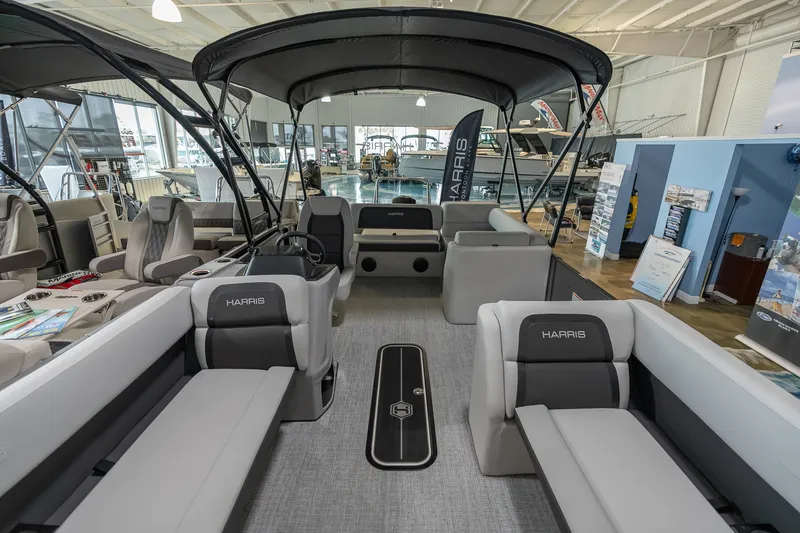 Slide: The Image of Harris Cruiser 230 2026 - 10