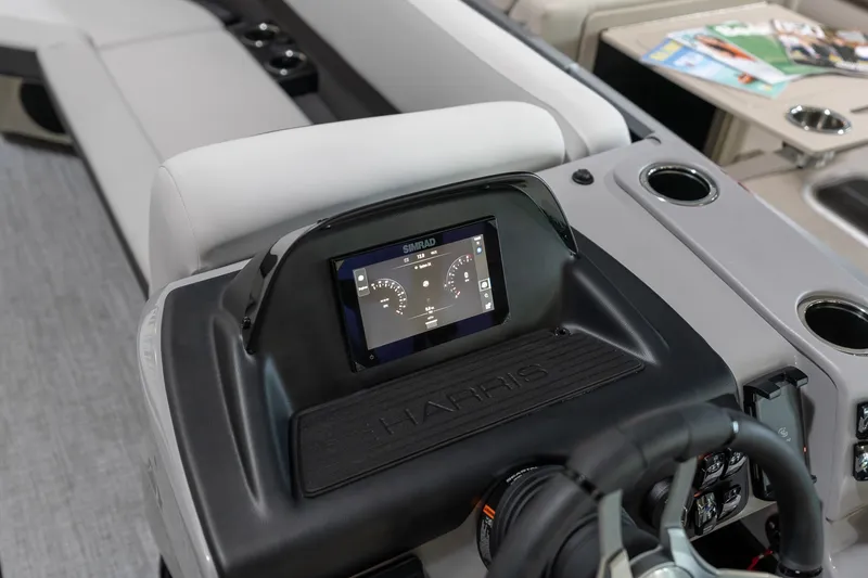 Slide: The Image of Harris Cruiser 230 2026 - 13