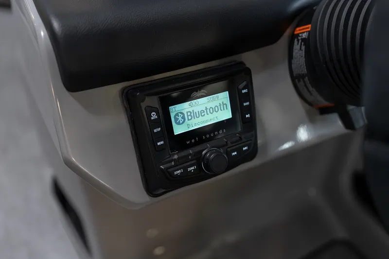 Slide: The Image of Harris Cruiser 230 2026 - 14