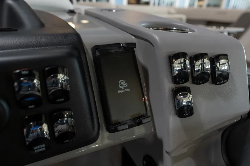 Slide: The Image of Harris Cruiser 230 2026 - 16