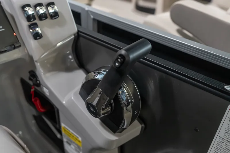 Slide: The Image of Harris Cruiser 230 2026 - 18