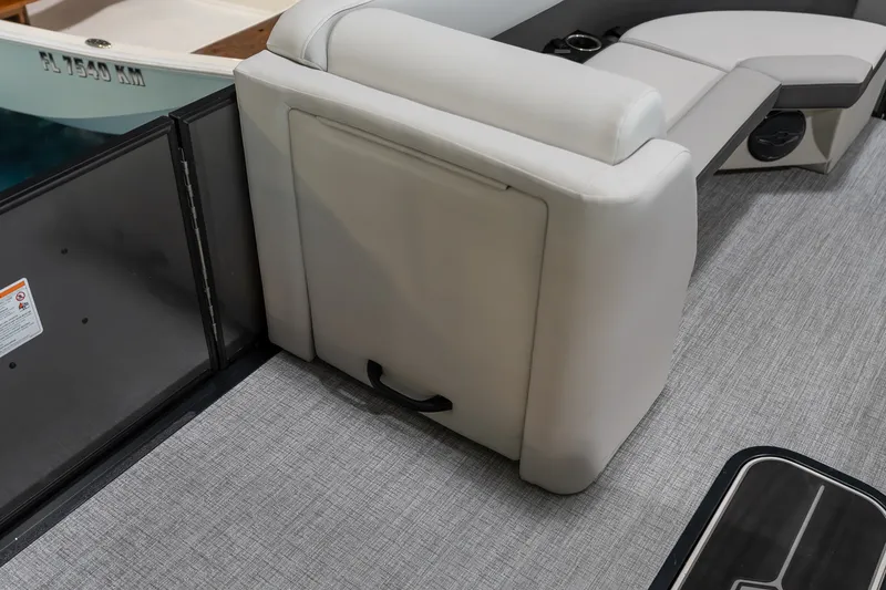 Slide: The Image of Harris Cruiser 230 2026 - 19