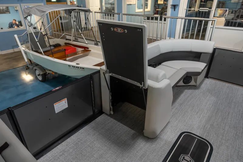 Slide: The Image of Harris Cruiser 230 2026 - 20