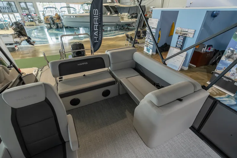 Slide: The Image of Harris Cruiser 230 2026 - 21