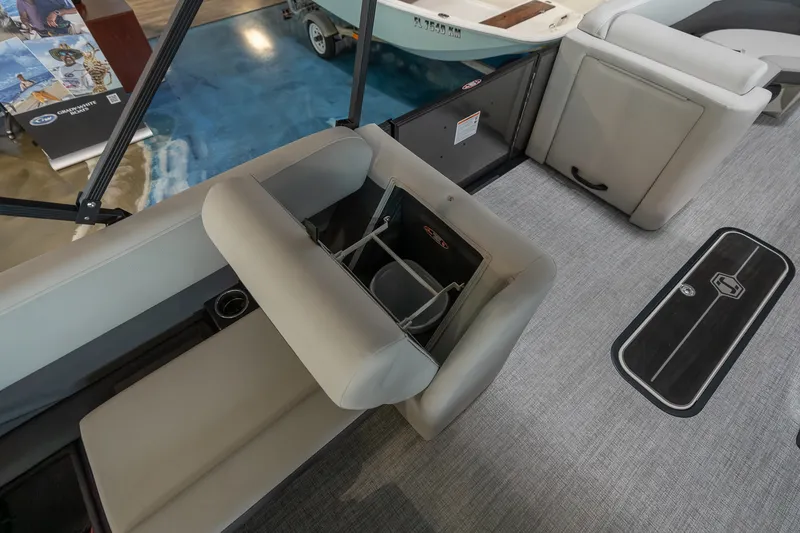 Slide: The Image of Harris Cruiser 230 2026 - 23