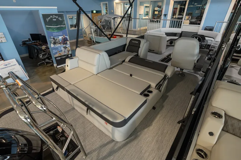 Slide: The Image of Harris Cruiser 230 2026 - 26