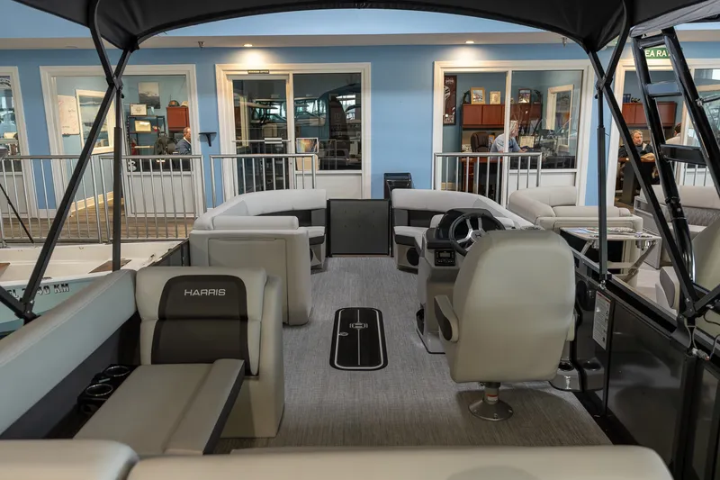 Slide: The Image of Harris Cruiser 230 2026 - 3