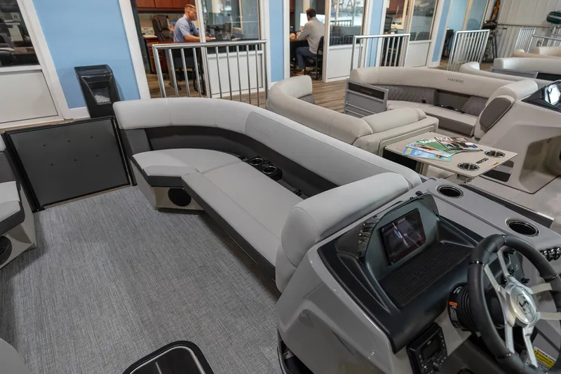 Slide: The Image of Harris Cruiser 230 2026 - 6