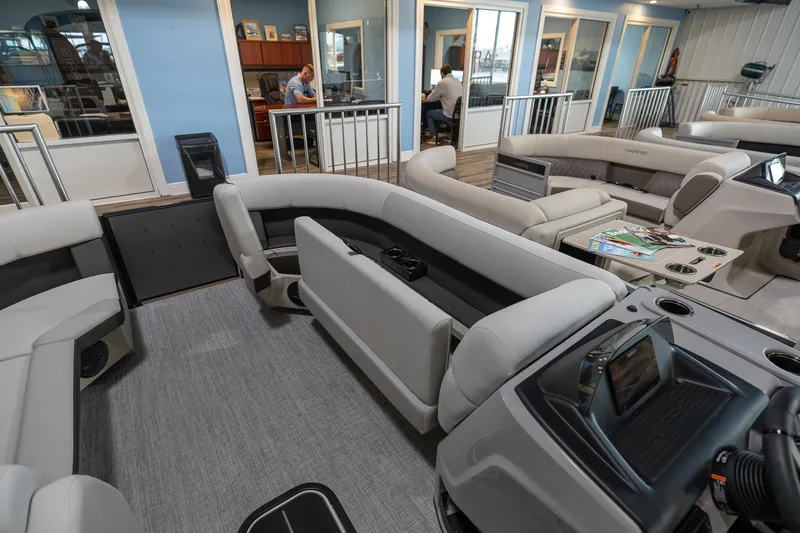 Slide: The Image of Harris Cruiser 230 2026 - 7