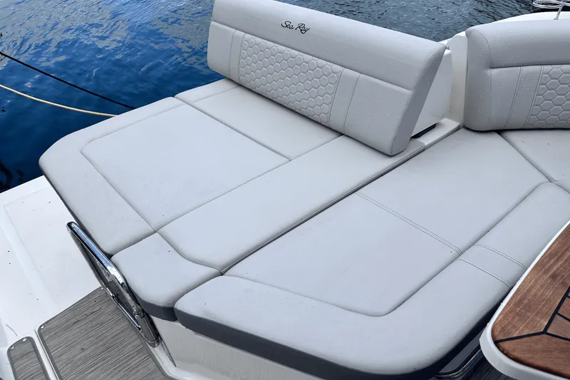 Slide: The Image of Sea Ray 320 SUNDANCER 2022 - 16