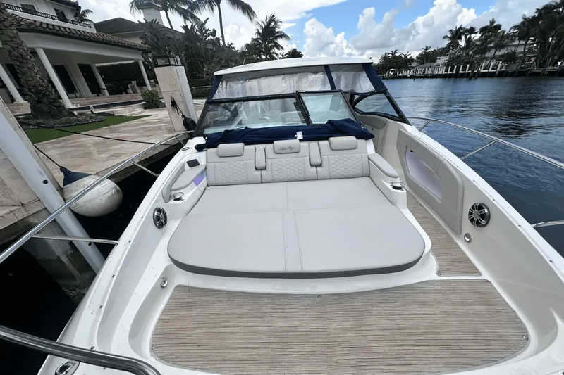 Slide: The Image of Sea Ray 320 SUNDANCER 2022 - 17