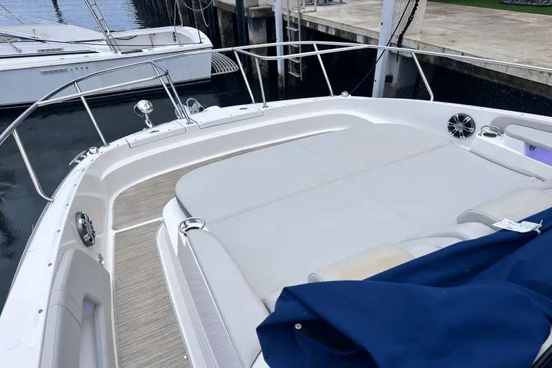Slide: The Image of Sea Ray 320 SUNDANCER 2022 - 19