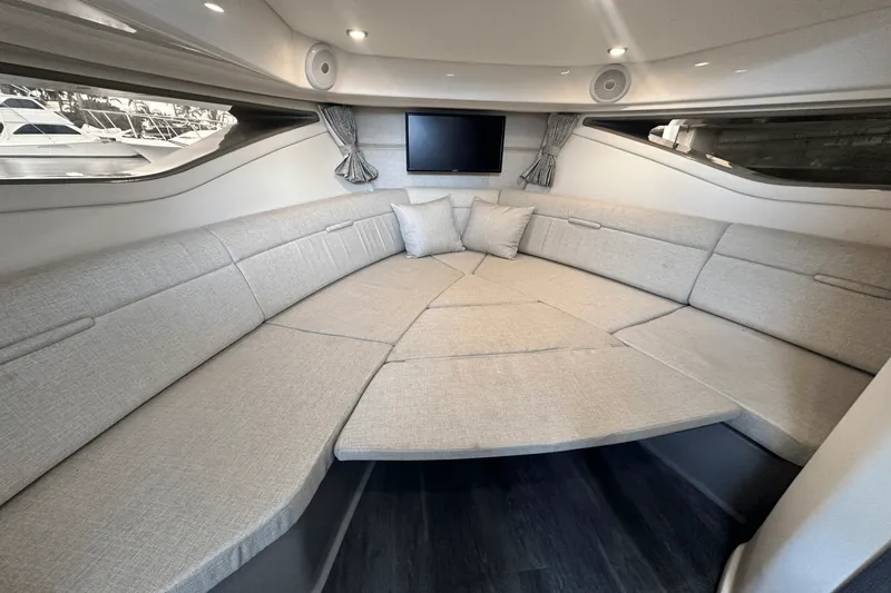 Slide: The Image of Sea Ray 320 SUNDANCER 2022 - 22