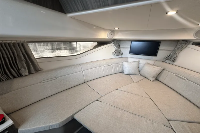 Slide: The Image of Sea Ray 320 SUNDANCER 2022 - 24