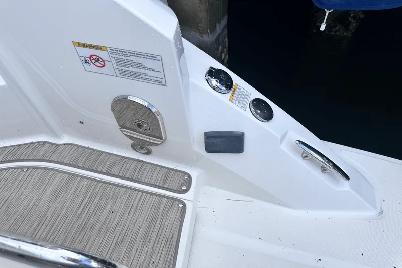 Slide: The Image of Sea Ray 320 SUNDANCER 2022 - 32