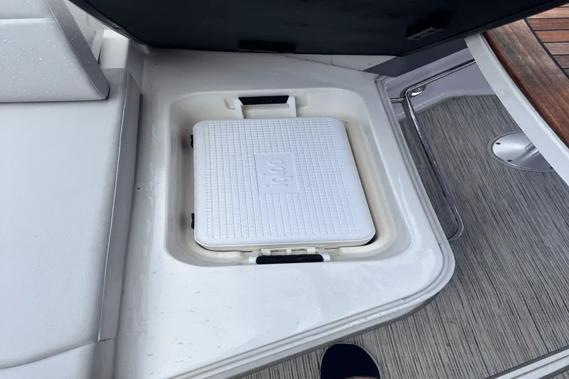 Slide: The Image of Sea Ray 320 SUNDANCER 2022 - 34