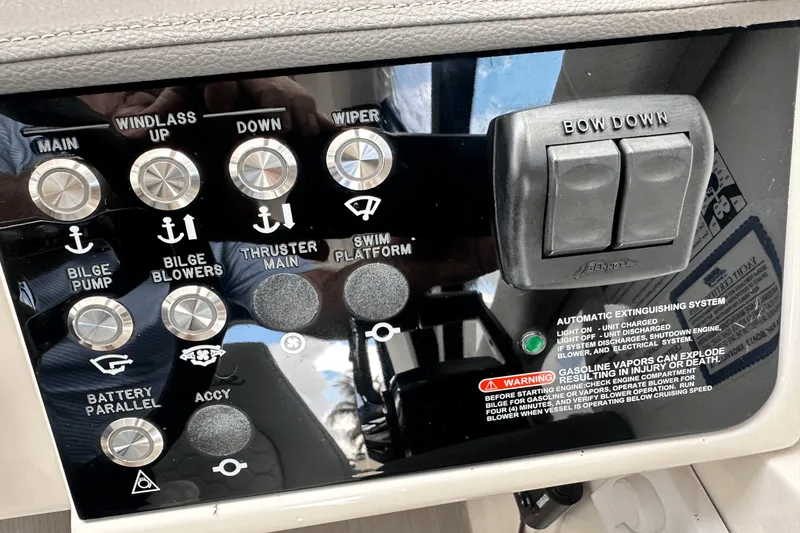 Slide: The Image of Sea Ray 320 SUNDANCER 2022 - 38