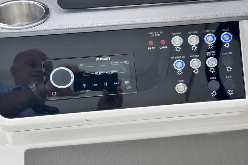 Slide: The Image of Sea Ray 320 SUNDANCER 2022 - 39