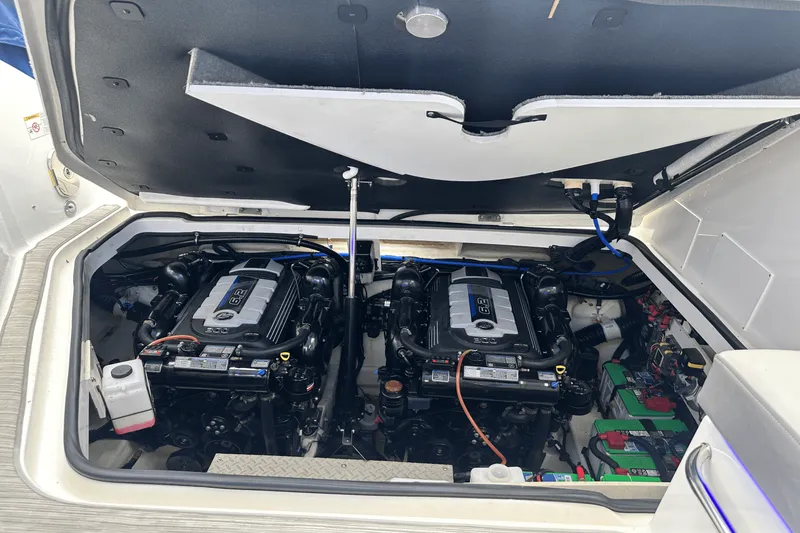 Slide: The Image of Sea Ray 320 SUNDANCER 2022 - 42