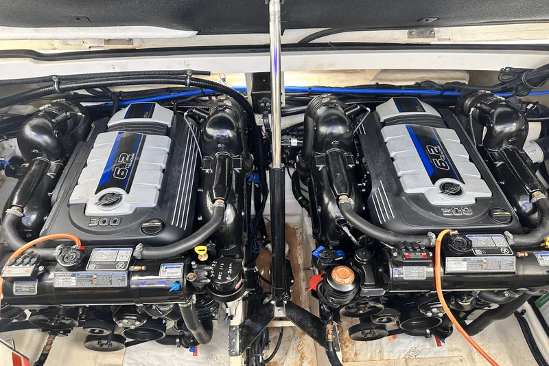 Slide: The Image of Sea Ray 320 SUNDANCER 2022 - 43