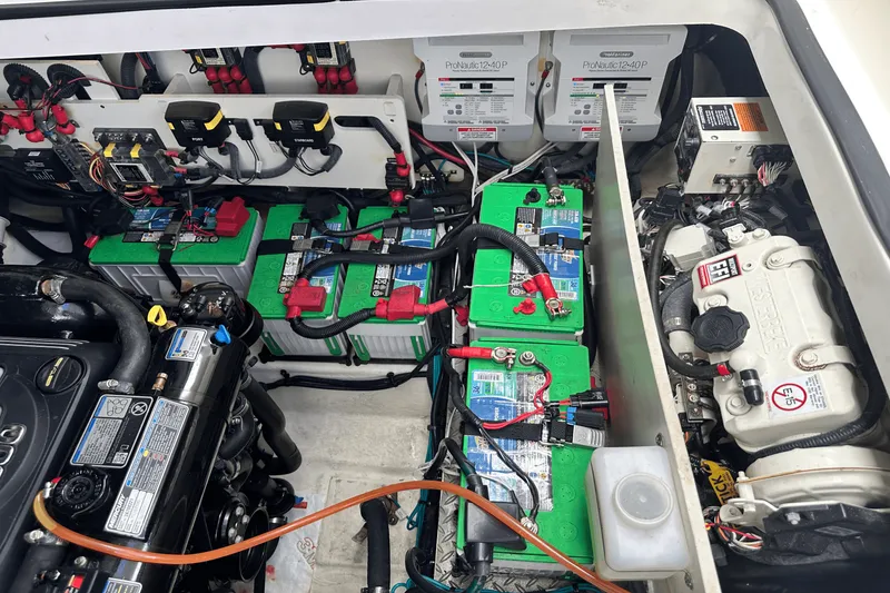 Slide: The Image of Sea Ray 320 SUNDANCER 2022 - 44