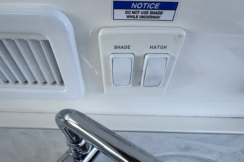 Slide: The Image of Sea Ray 320 SUNDANCER 2022 - 46