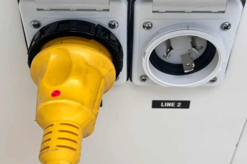 Slide: The Image of Sea Ray 320 SUNDANCER 2022 - 48